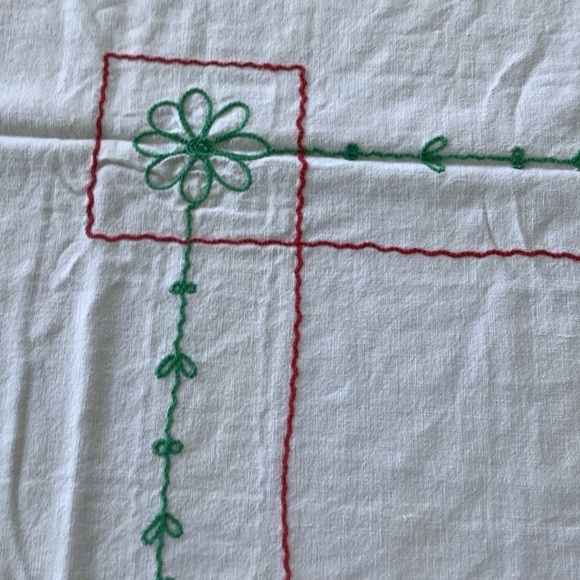 Vintage White Red Teal Embroidered Flower Rectangle Tablecloth Table Linen - Picture 5 of 11